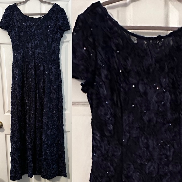 Alex
Evenings
Embellished
Gown Dress size 12 14 Navy Blue or 14P petite - Picture 13 of 16